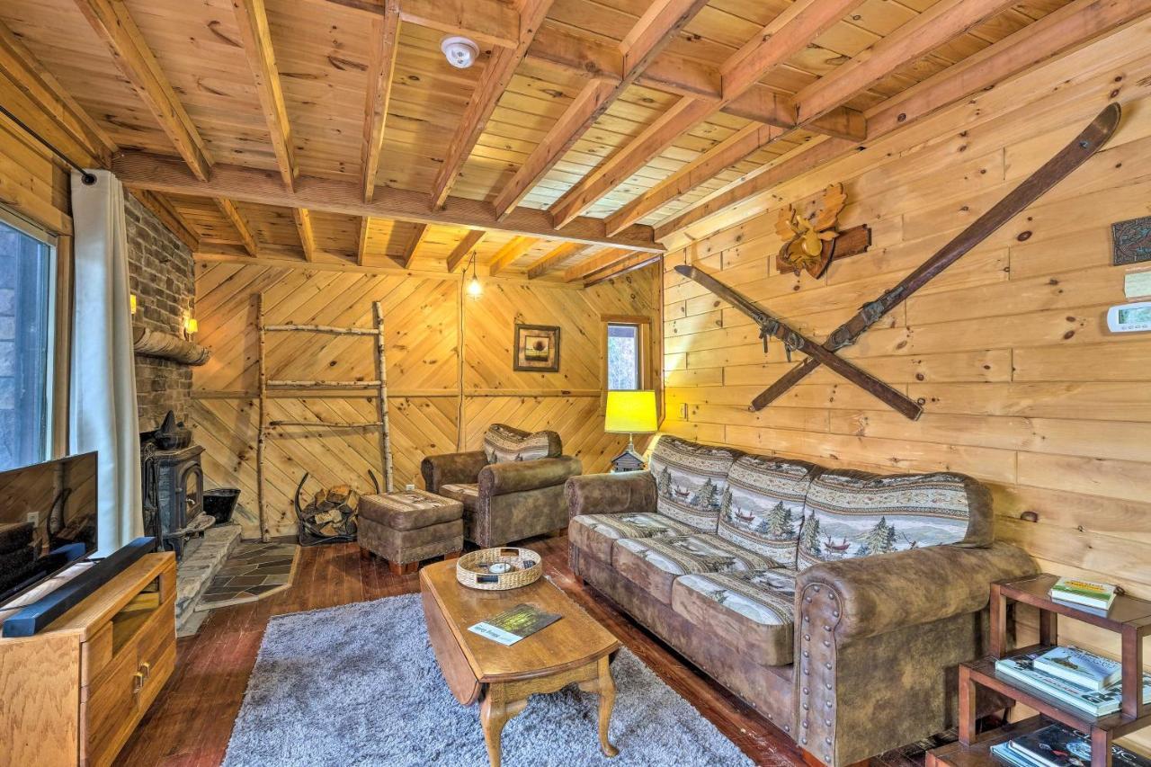 Secluded Johnsburg Retreat With Hot Tub And Fire Pit Villa Exterior photo