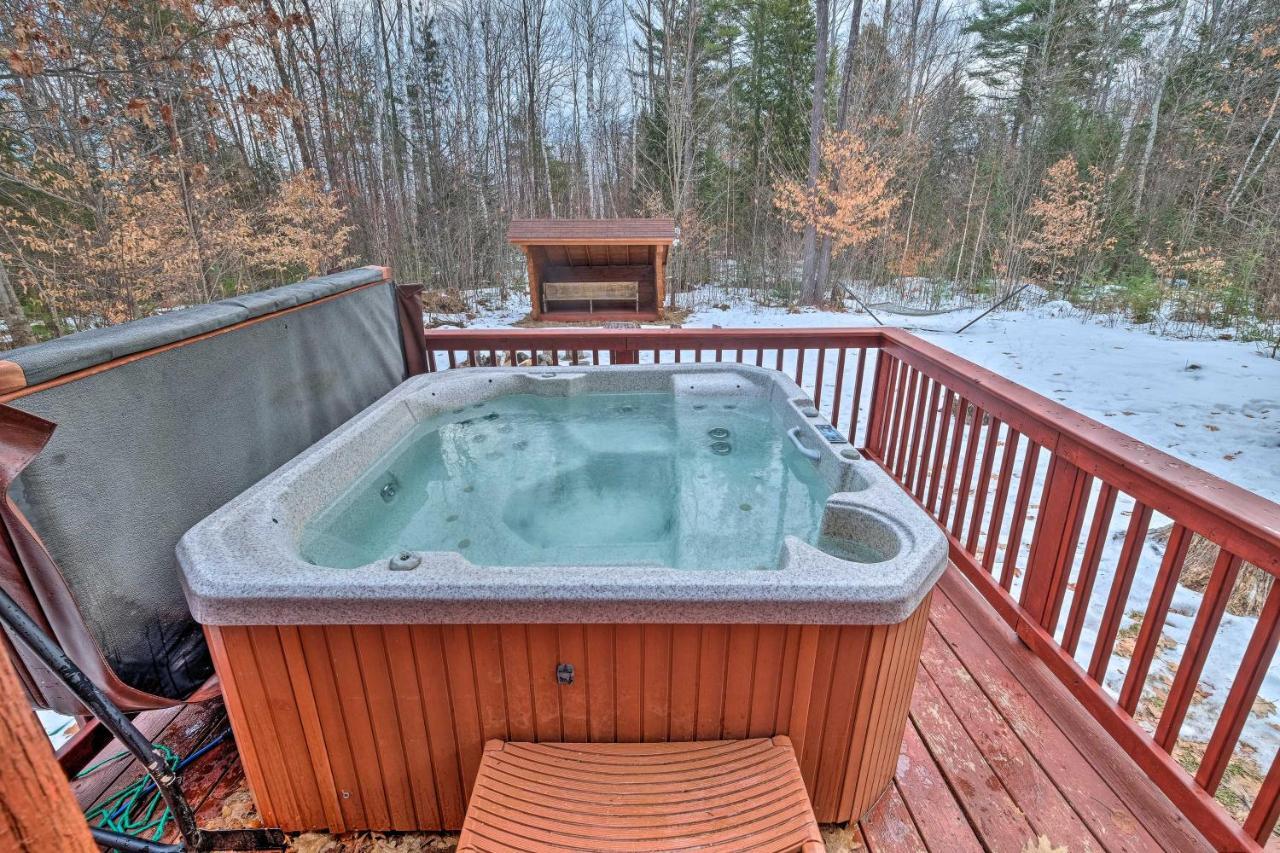 Secluded Johnsburg Retreat With Hot Tub And Fire Pit Villa Exterior photo