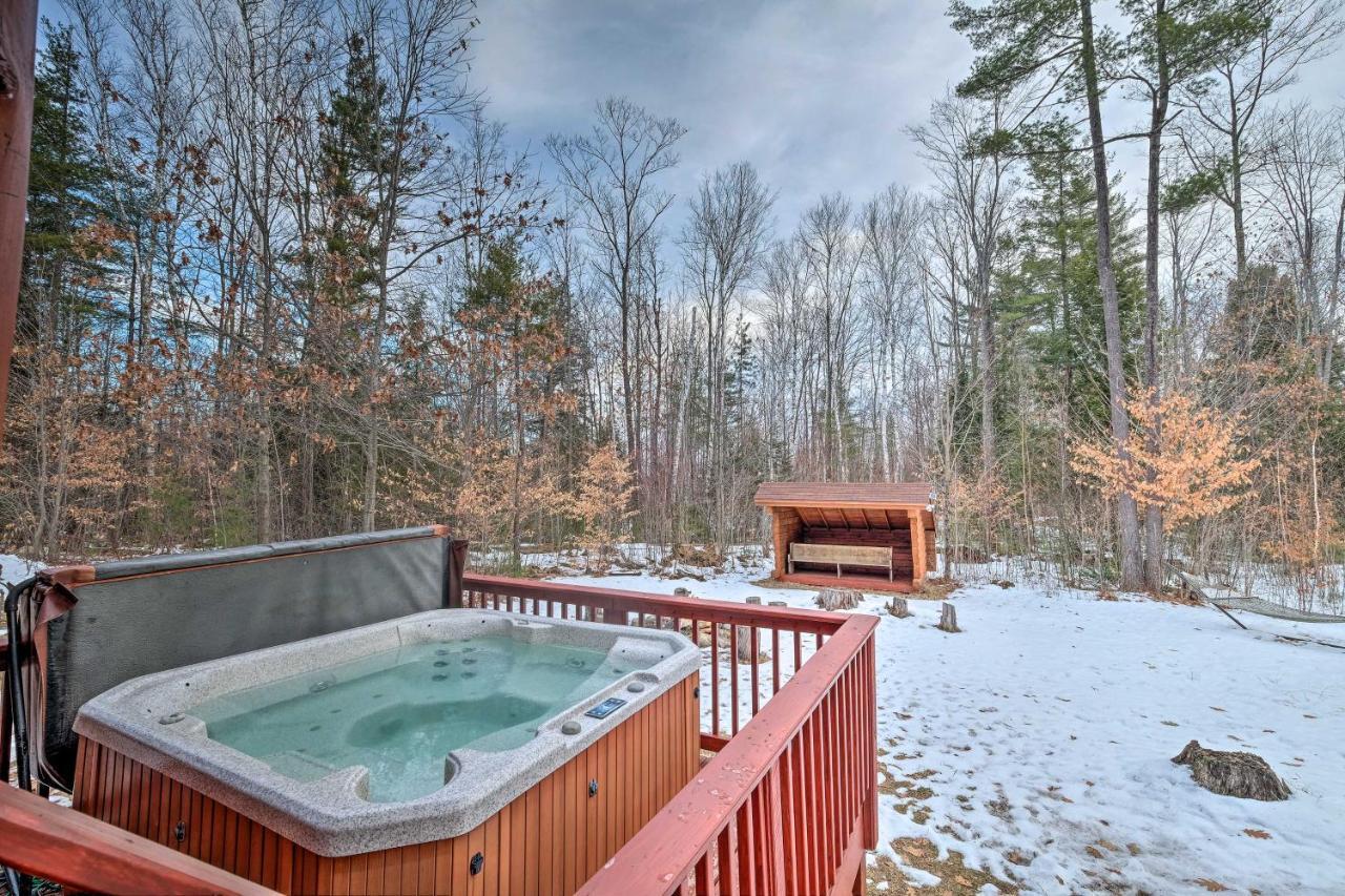 Secluded Johnsburg Retreat With Hot Tub And Fire Pit Villa Exterior photo