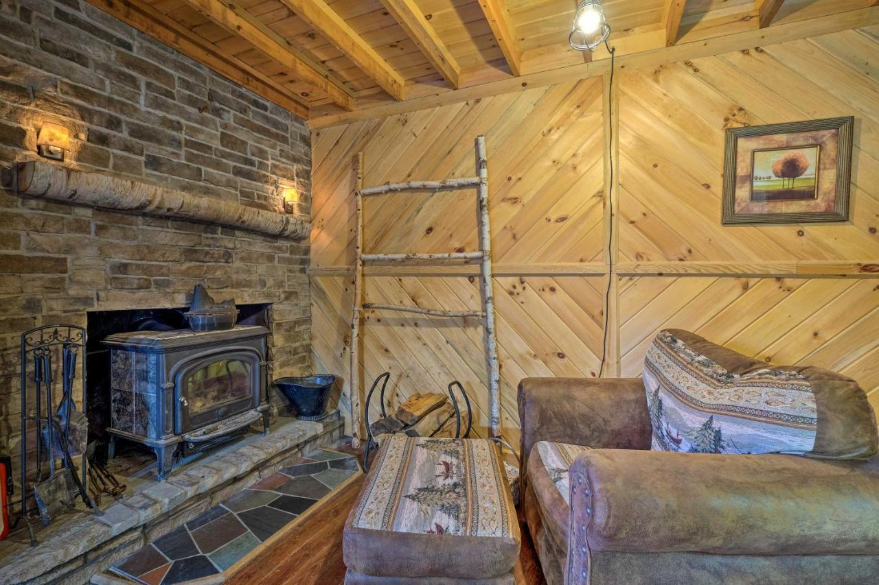Secluded Johnsburg Retreat With Hot Tub And Fire Pit Villa Exterior photo