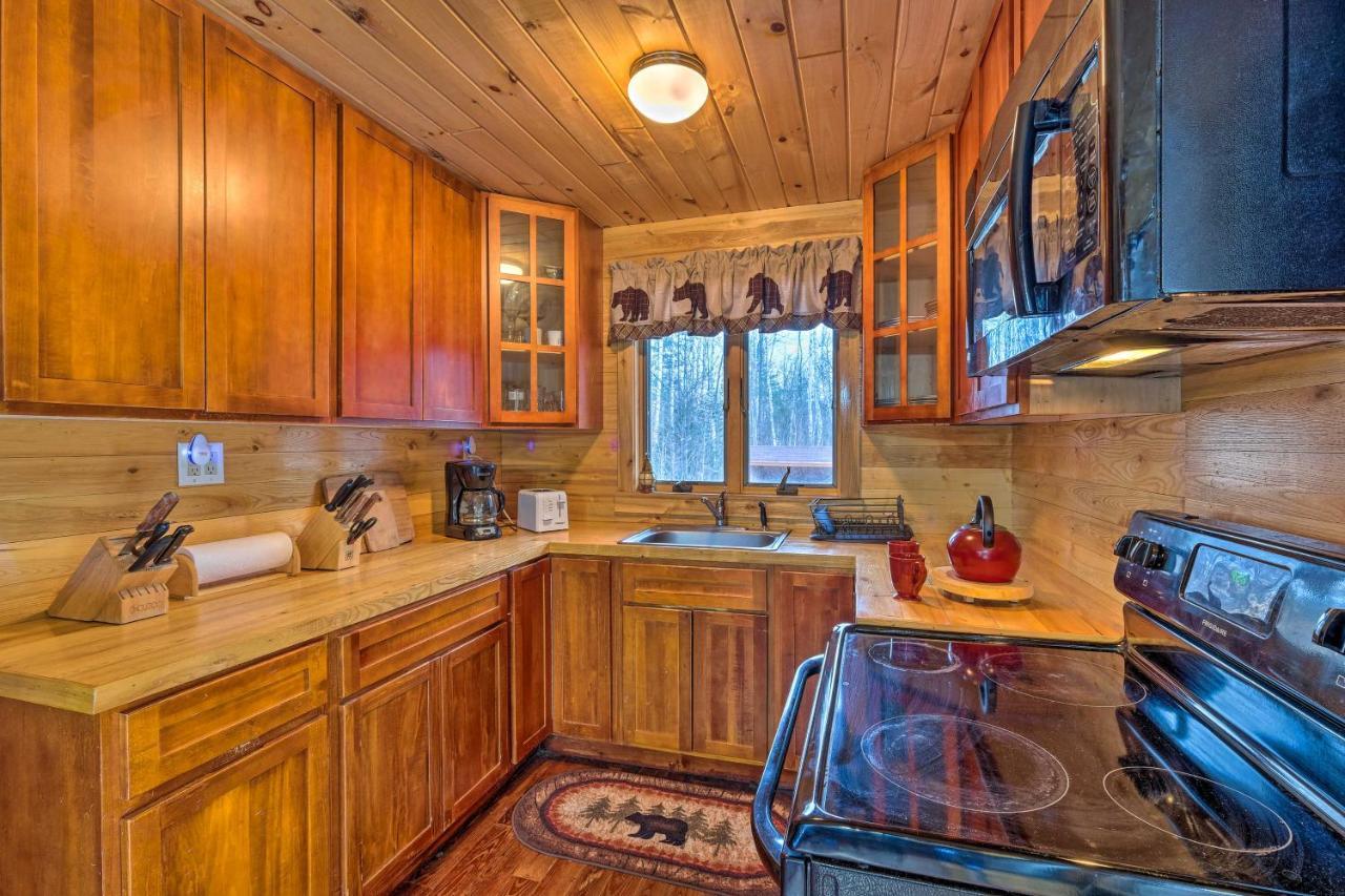 Secluded Johnsburg Retreat With Hot Tub And Fire Pit Villa Exterior photo